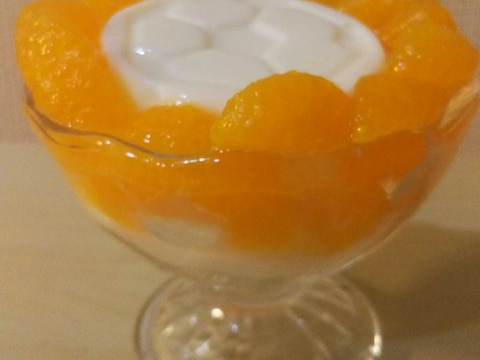 シロップをかけて食べる牛乳寒天